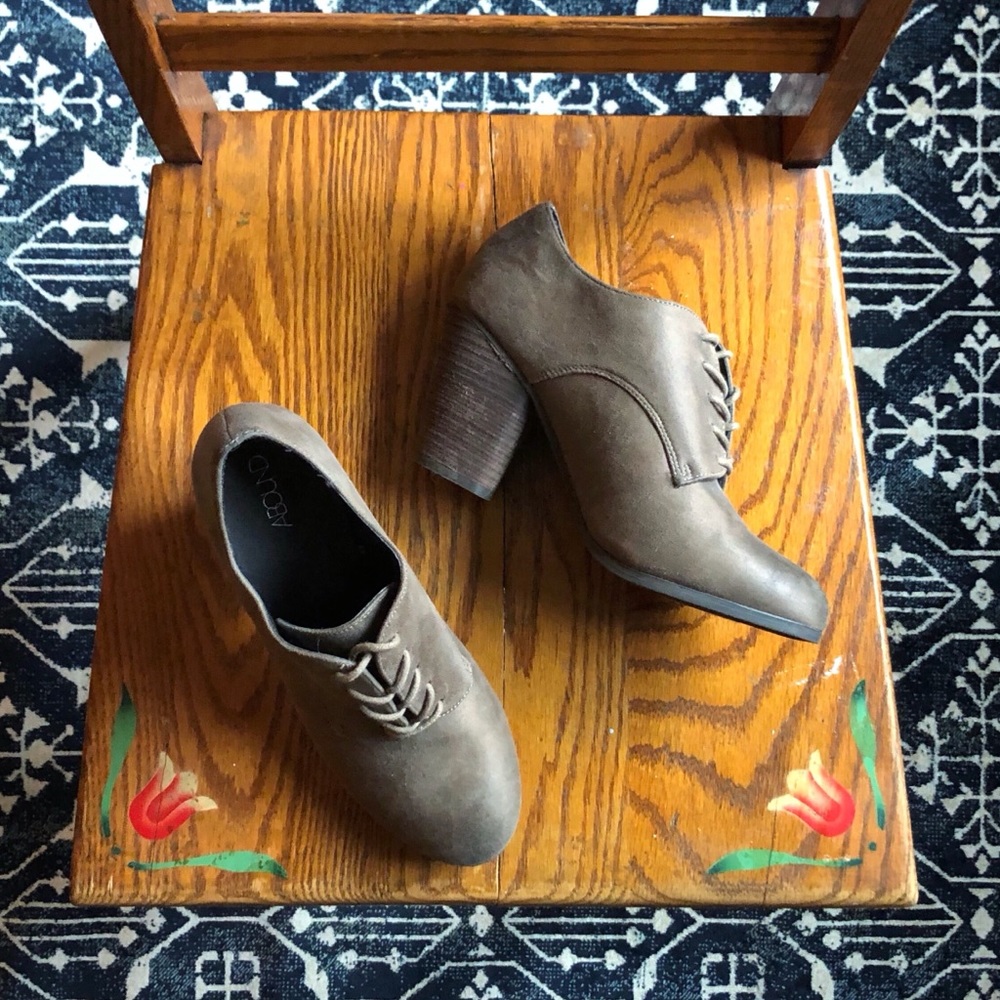 🌷Super Cute Abound Lace Up Heels 🌷